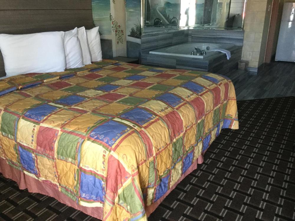 King Room with Spa Bath interior